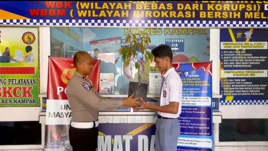 Tanam 10 Pohon, Dapatkan SIM Gratis! Satlantas Polres Kampar Sukseskan Program Green Policing Polda Riau